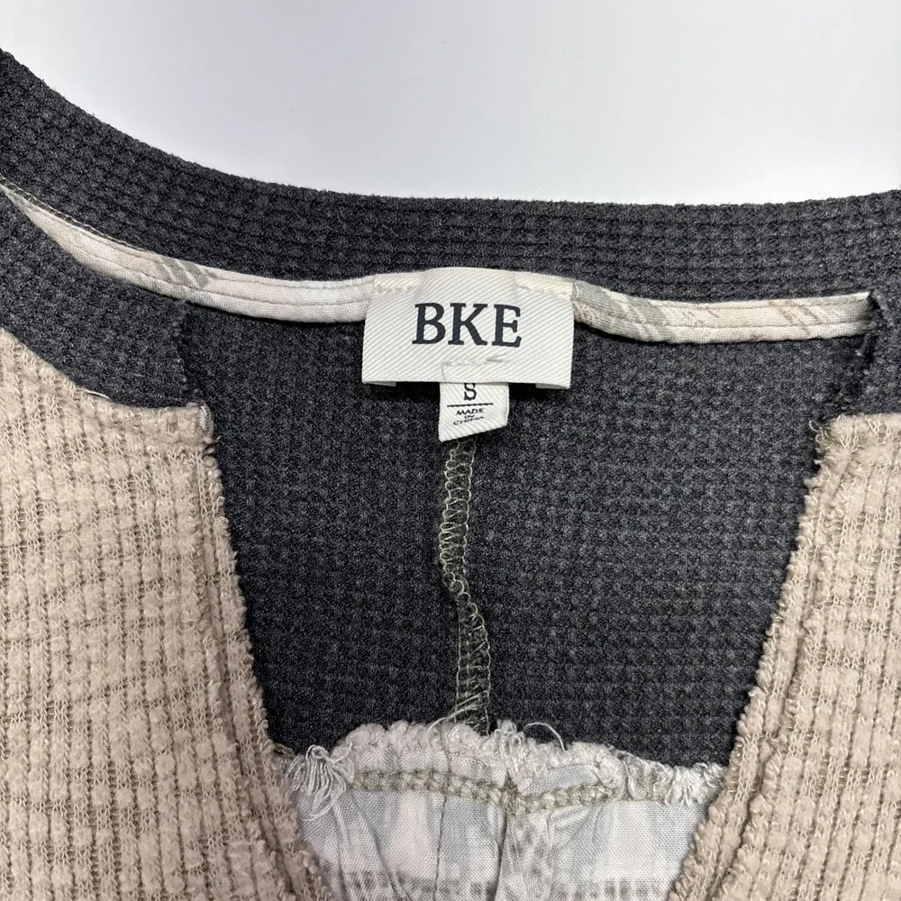 BKE Thermal Style Distressed Top With patch work Sleeves Sm‎